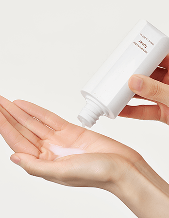 Riman ICD Radiansome™ 100 Microfluidizer Essential Toner (100ml) - Hydrating & Prepping Toner being dispensed into a hand.